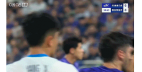 杨帆头球破门，随后VAR介入检查判定犯规在先进球无效！