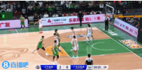 有恩怨🧐张镇麟季后赛曾隔扣徐昕 喋喋不休比出“太小”手势