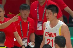 胡金秋眉骨被打开！杨健：这是泰拳啊？周琦：我也被打不过没出血