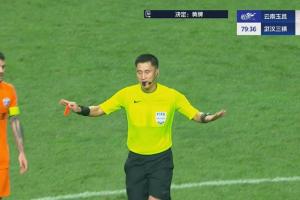 撤回红宝石卡！钟晋宝犯规被马宁出示直红，回看后改判黄牌