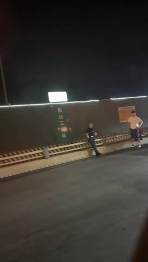 倒霉😫网传韦世豪赛后驾驶机动车遭追尾或擦挂，在等待交警处理