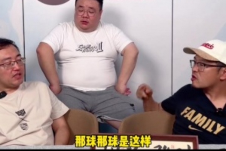 不是一回事！杨毅：胡明轩只剩3秒出机会就得投 张镇麟时间多的是