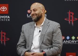 斯通：有人说NBA交易谈判就像打扑克得看对手反应 其实没那么简单