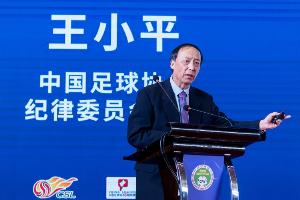 南方周末：李铁与球童抢球未予处罚，办案机关认为王小平提供帮助