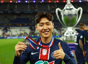 真假？队报：森林3000万+3000万浮动报价24岁韩国前锋李刚仁遭拒