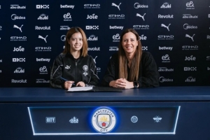 曼城官方:日本女足国脚长谷川唯续约2年,新合同至2029年