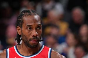 🚨名记:NBA已聘律所调查小卡的代言协议 后者涉嫌规避工资帽