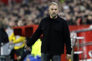 世体:巴萨将面临密集赛程,弗里克需要找到最佳中卫组合保持稳定