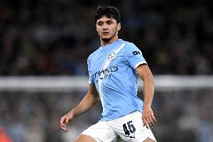 瓜帅直呼顶级!21岁胡桑诺夫连续4场首发,4000万加盟后场万金油