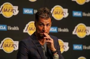 佩林卡这次真危了!浪费老詹巅峰却稳如老狗 新老板还有耐心吗?