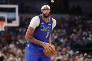 合同剩3年约1.7537亿~名记:独行侠未来数月或评估浓眉的交易市场