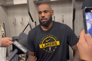 詹姆斯:我生涯第一次无法在夏休期训练 年纪渐长更需要季前训练