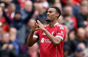 赫拉芬贝赫:希望和萨拉赫继续合作,对他言论的看法我宁愿不说