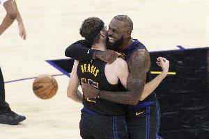 夸梅：若我是里夫斯我会申请交易 詹姆斯一复出就开始打压里夫斯