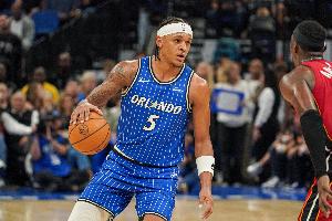 不理想！班凯罗半场8投仅3中拿到8分 三分4中0&正负值-10最低