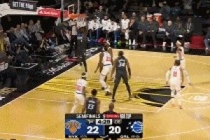 穿针引线！萨格斯送不看人直塞 艾萨克接球起飞暴力灌筐