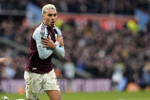 菲尔·琼斯:罗杰斯各方面表现都比贝林好,他应该入选英格兰名单