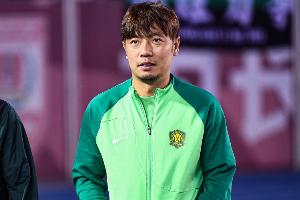 张稀哲寄语王刚：明年中超应该还会碰到，他再踢两年没啥问题