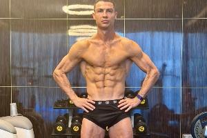 【小吧社交秀】40岁C罗晒完美肌肉 卡里乌斯妻子大秀身材