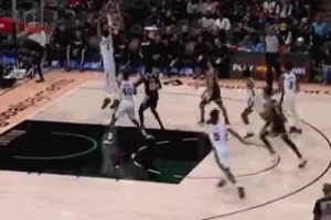 防守威慑力！文班亚马扑防对手三分球直接防出三不沾