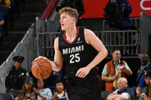 生涯首次先发！20号秀亚库乔尼斯三分8中5 砍下17分6篮板4助攻