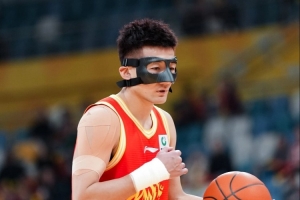 媒体人谈孙铭徽遭辱骂事件：CBA是职业联赛 各岗位人员需更加职业