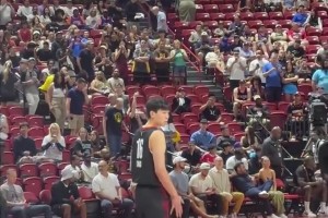 怼脸自拍！东契奇这是越来越瘦了？最后这个笑容太治愈了！