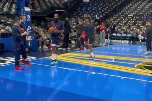 明年状元热门！卡梅隆-布泽尔居然来了一个抢断后暴扣！